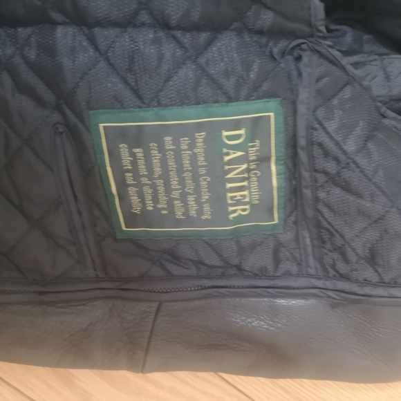 🌟HOST PICK x2 ⭐VINTAGE DANIER LEATHER JACKET with removable insulation liner. - Picture 5 of 7